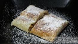 Simple apple strudel