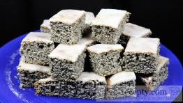 Poppy seed cake with lemon icing