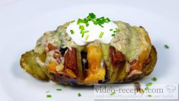 Baked potato with English bacon