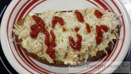 Devilish toast baked with cheese